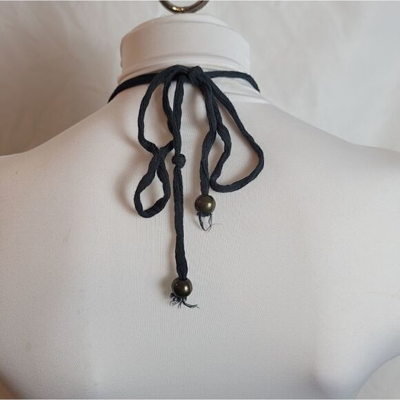 CLOVER + SCOUT Halter Cropped Top - Picture 5 of 6
